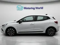 Used Renault Clio Evolution 141 HP (103 kW) 2023 White Hatchback