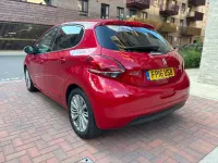 Used Peugeot 208 Allure 2016 Red Hatchback