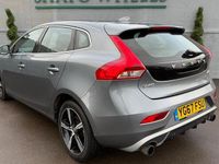 Begagnad Volvo V40 R-Design 122 HK (89 kW) 2019 Halvkombi