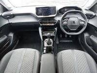 Used Peugeot 208 Allure 101 HP (74 kW) 2025 Yellow Hatchback