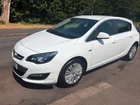 Used Vauxhall Astra Excite 2015 White Hatchback