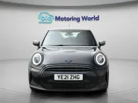 Begagnad Mini Cooper Exclusive 136 HK (100 kW) 2021 Svart Halvkombi