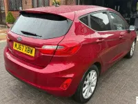 Begagnad Ford Fiesta Titanium 2017 Röd Halvkombi