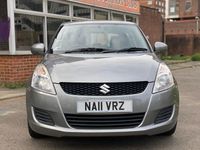Usado Suzuki Swift SZ3 94 HP (69 kW) 2011 Cinzento Citadino
