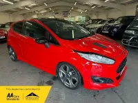 Used Ford Fiesta Zetec 140 HP (102 kW) 2015 Red Hatchback