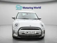 Usado Mini Cooper Classic 136 CV (100 kW) 2023 Plateado Utilitario