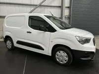 Używany Vauxhall Combo 100 KM (73 kW) 2022 Biały Minivan