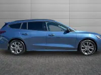 Used Ford Focus ST-Line 123 HP (90 kW) 2023 Blue Estate