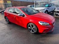 Begagnad Volvo V40 R-Design 190 HK (139 kW) 2017 Röd Halvkombi