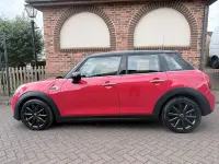 Begagnad Mini Cooper Hatch 2018 Röd Halvkombi