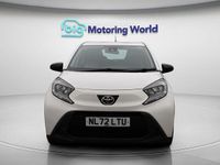 Used Toyota Aygo X PURE 72 HP (52 kW) 2022 White SUV