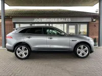Używany Jaguar F-Pace Portfolio 180 KM (132 kW) 2020 Szary SUV