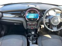Begagnad Mini Cooper Classic 134 HK (98 kW) 2021 Vit Halvkombi