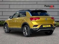 Usado VW T-Roc Design 150 HP (110 kW) 2018 Amarelo SUV