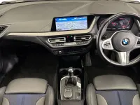 Usado BMW 118 M Sport 134 CV (98 kW) 2022 Blanco Utilitario