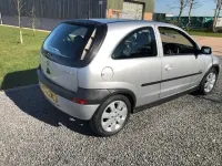 Usado Vauxhall Corsa 75 HP (55 kW) 2002 Prateado Citadino