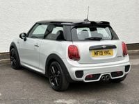 Usado Mini Cooper S Hatch 190 CV (139 kW) 2019 Plateado Utilitario