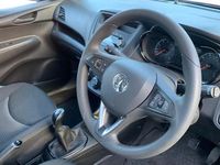 Second-hand Vauxhall Viva 75 CP (55 kW) 2017 Roșu Hatchback