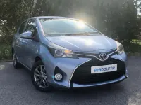 Used Toyota Yaris 99 HP (72 kW) 2015 Blue Hatchback