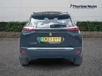 Begagnad Peugeot e-2008 Allure+ 100 kW (136 HK) 2023 Svart SUV