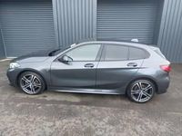 Usado BMW 118 M Sport 140 CV (102 kW) 2020 Gris Utilitario