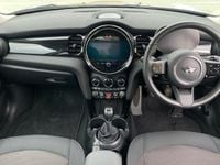 Usado Mini Cooper Classic 134 HP (98 kW) 2023 Cinzento Citadino