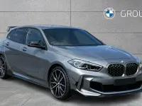 Begagnad BMW M135 Comfort Edition 302 HK (222 kW) 2023 Grå Halvkombi
