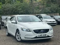 Gebraucht Volvo V40 SE Lux 180 PS (132 kW) 2015 Weiß Kleinwagen
