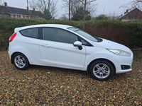 Used Ford Fiesta Zetec 2013 White Hatchback
