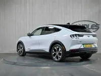 Begagnad Ford Mustang Mach-E Extended Range 99 kW (135 HK) 2022 Vit SUV