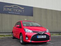 Used Toyota Yaris 69 HP (50 kW) 2015 Red Hatchback