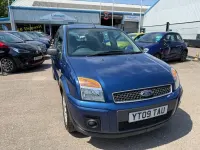Used Ford Fusion Zetec 80 HP (58 kW) 2009 Blue Hatchback