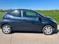 Second-hand Toyota Aygo X-play 69 CP (50 kW) 2017 Albastru Hatchback
