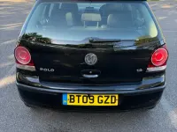 Begagnad VW Polo 2009 Svart Halvkombi