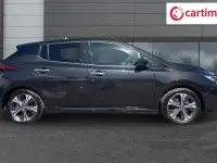 Begagnad Nissan Leaf Tekna 110 kW (150 HK) 2022 Svart Halvkombi