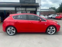Used Vauxhall Astra Edition 140 HP (102 kW) 2015 Red Hatchback