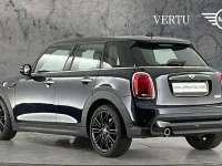 Usado Mini Cooper Exclusive 136 HP (100 kW) 2022 Citadino