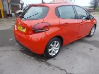 Used Peugeot 208 Active 80 HP (58 kW) 2015 Orange Hatchback