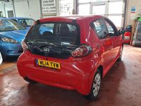 Begagnad Toyota Aygo 68 HK (50 kW) 2014 Röd Halvkombi