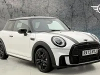 Usado Mini Cooper Hatch 134 CV (98 kW) 2024 Blanco Utilitario