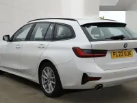 Begagnad BMW 330e Sport Line 2022 Vit Kombi