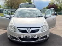 Begagnad Vauxhall Corsa 85 HK (62 kW) 2010 Silver Halvkombi