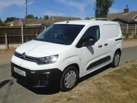 Used Citroën Berlingo Start 100 HP (73 kW) 2019 White MPV