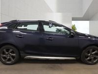 Used Volvo V40 SE 2016 Blue Hatchback