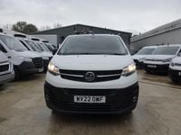 Second-hand Vauxhall Vivaro 100 CP (73 kW) 2022 Alb Monovolum