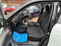 Used Smart ForFour Passion 71 HP (52 kW) 2016 White Hatchback