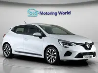 Used Renault Clio Iconic 140 HP (102 kW) 2021 White Hatchback