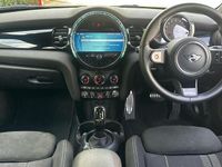 Usado Mini Cooper Hatch 134 CV (98 kW) 2022 Verde Utilitario