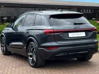 Usado Audi e-tron Performance 225 kW (306 CV) 2025 Gris SUV