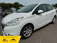 Used Peugeot 208 Active 82 HP (60 kW) 2014 White Hatchback